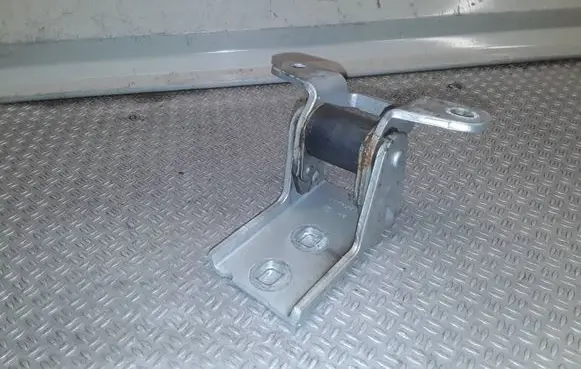 Opel Meriva B Front door upper hinge 
