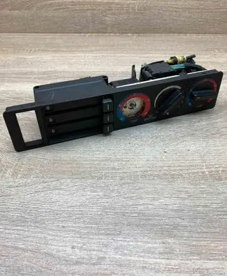 BMW 5 E34 Climate control unit 1391878 1384295