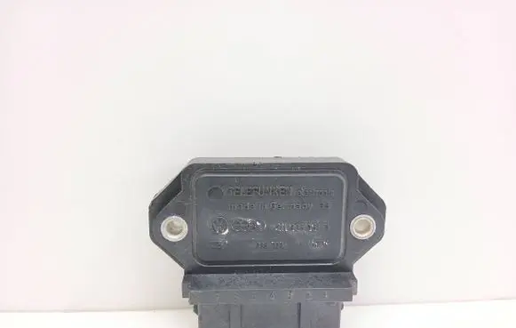 Audi 80 90 B3 Ignition amplifier control unit 211905351D 338738 765462