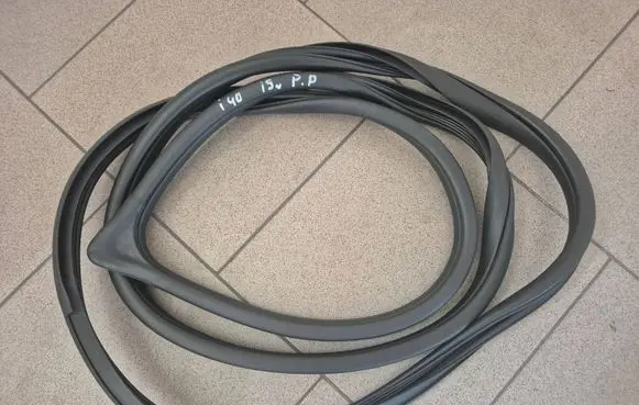 Hyundai i40 Front door rubber seal