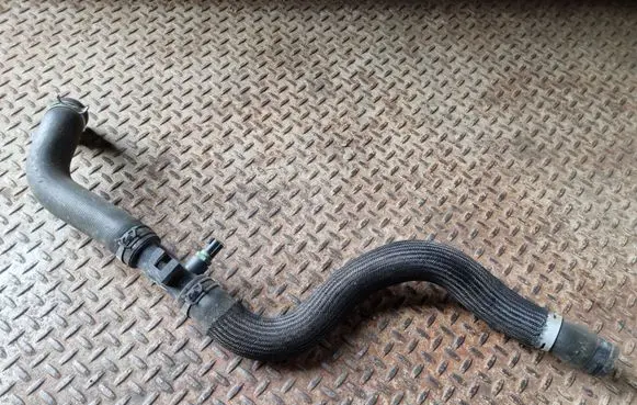 Nissan X-Trail T32 Engine coolant pipe/hose 1321260