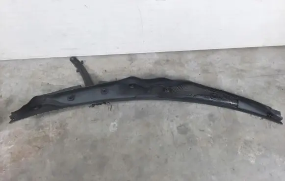Mercedes-Benz E W212 Wiper trim A2128301013