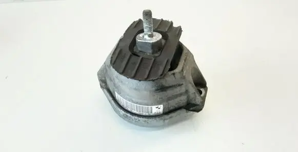 BMW 5 E60 E61 Engine mount bracket 676987402 15934612FR