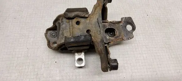 Volkswagen Polo IV 9N3 Engine mount bracket 6Q0199555