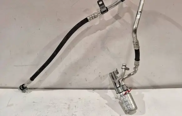 Renault Zoe Air conditioning (A/C) pipe/hose 924000570R