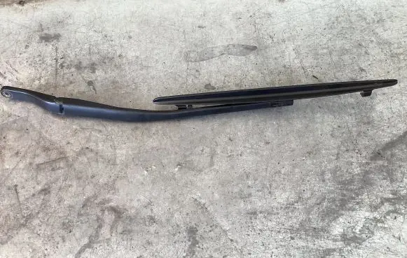 Peugeot 607 Front wiper blade arm 102415