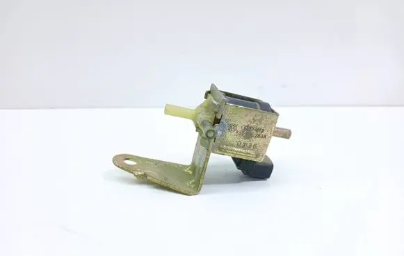 Audi A4 S4 B5 8D Turbo solenoid valve 437906283A