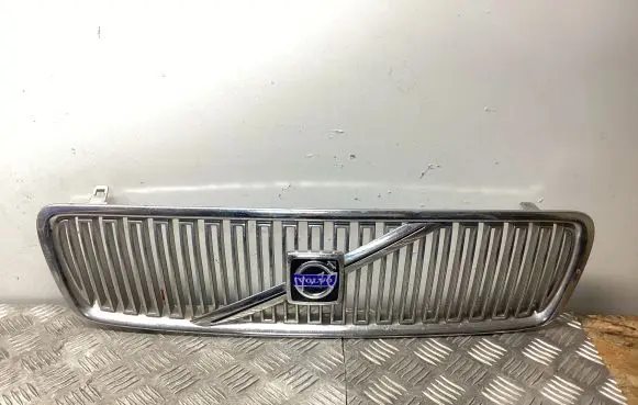 Volvo V70 Front bumper upper radiator grill 09190386 8659875