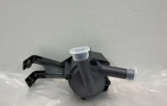 BMW 5 F10 F11 Water pump 5A36581