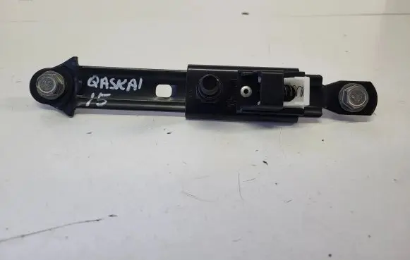 Nissan Qashqai Seat belt height adjuster 