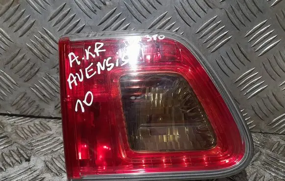 Toyota Avensis T270 Tailgate rear/tail lights