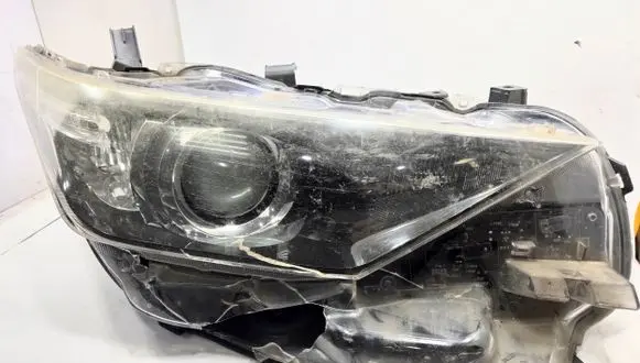 Toyota Auris E180 Headlight/headlamp 8111002K30