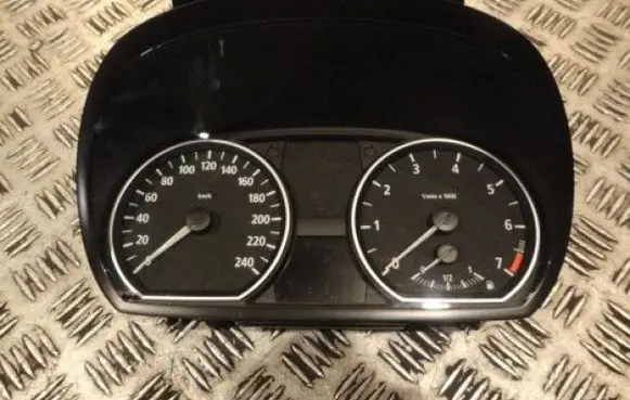 BMW 1 E81 E87 Speedometer (instrument cluster)