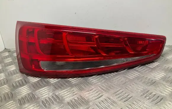 Tailgate rear/tail lights