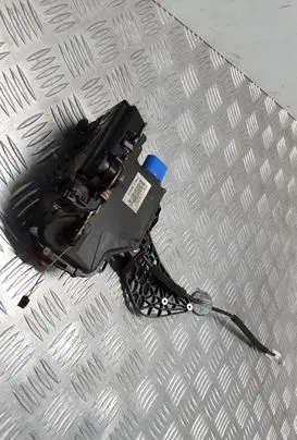 Porsche Cayenne (9PA) Rear door lock 7L0839015B