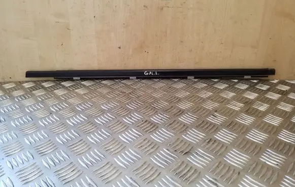 Nissan Qashqai Rear door glass trim molding