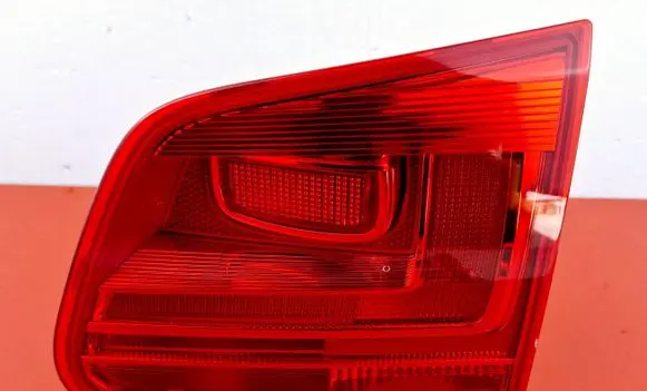 Volkswagen Tiguan Tailgate rear/tail lights 5N0945094H