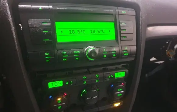 Skoda Octavia Mk2 (1Z) Climate control unit 1Z0907044AC 5HB00873246