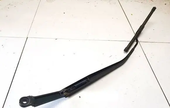 Front wiper blade arm