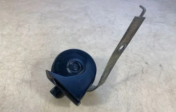 BMW X5 E70 Horn signal 61337170944