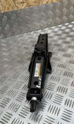 Toyota RAV 4 (XA40) Lift Jack
