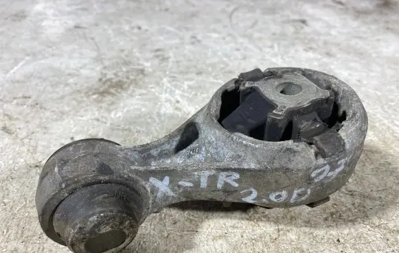 Nissan X-Trail T31 Engine mount bracket 11350jd000