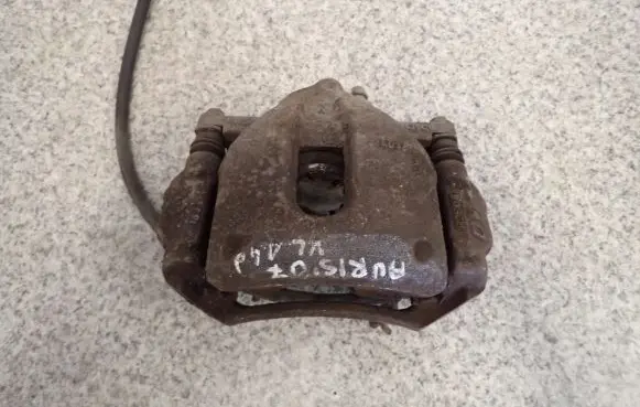 Toyota Auris 150 Front brake caliper