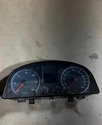 Volkswagen Touran I Speedometer (instrument cluster) 1T0920863E V0001000