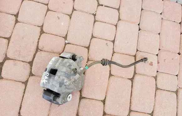 Opel Zafira C Front brake caliper 22958764