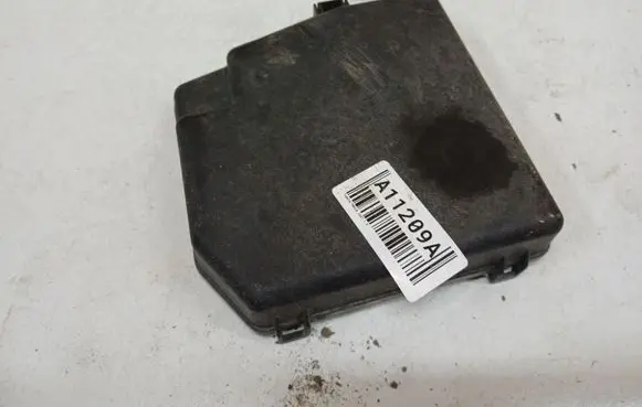 Toyota Yaris Fuse box cover 8266252301