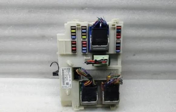 Volvo V70 Fuse module BG9T14C256HA 31327995AA 3659AF01125TP