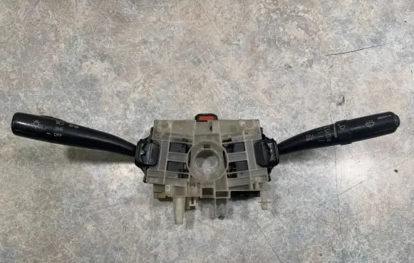 Subaru Impreza II Other switches/knobs/shifts 83111FE260