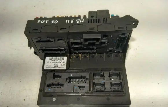 Mercedes-Benz E W211 Fuse module 2115457001