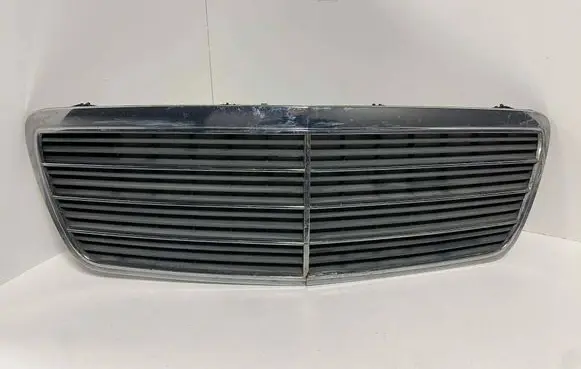 Mercedes-Benz E W210 Front bumper upper radiator grill 2108800583