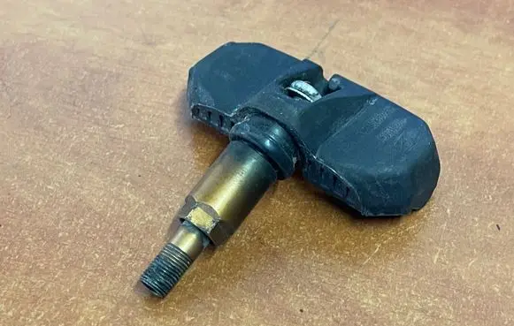 Tesla Model S Tire pressure sensor 