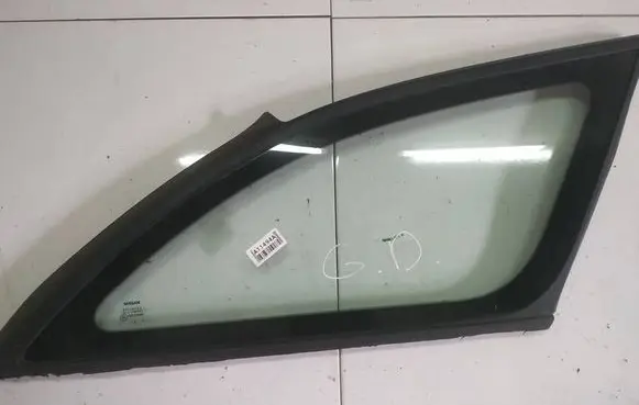 Nissan Primera Rear side window AS2