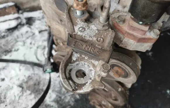 Honda Insight Engine mounting bracket