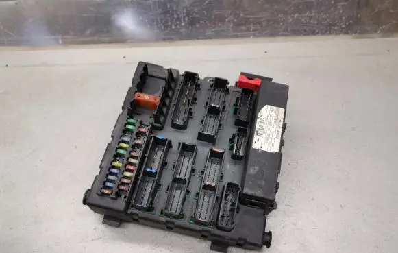 Opel Signum Fuse module 93186630 519209001
