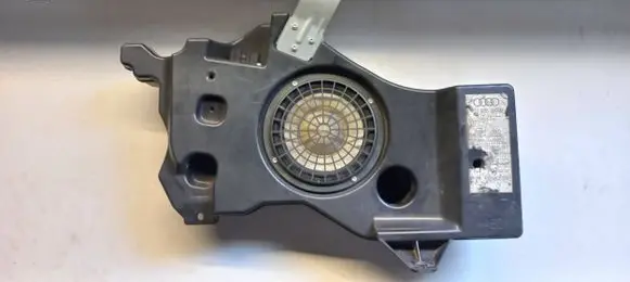Audi A3 S3 A3 Sportback 8P Subwoofer speaker 8P4035382B
