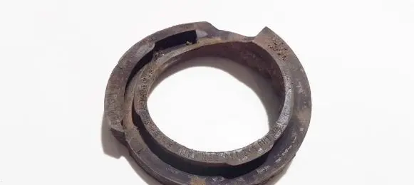 Volkswagen Golf III Front coil spring rubber mount 1h0512149