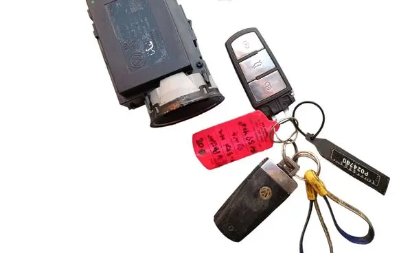Volkswagen PASSAT B6 Ignition lock 3C0905843Q 33303300