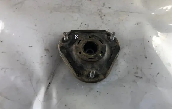 Toyota Auris 150 Front upper strut mount 