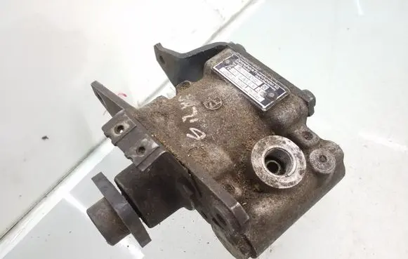 Audi 100 200 5000 C3 Power steering pump 035145155B