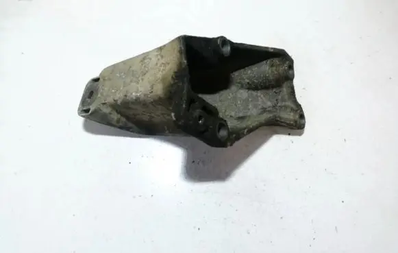 Audi A4 S4 B5 8D Engine mounting bracket 8d0199307