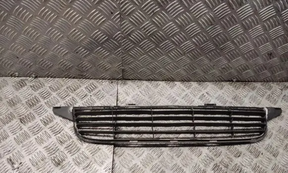Toyota Avensis T270 Front bumper lower grill 5311205080