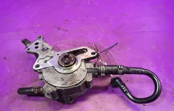 Audi A4 S4 B6 8E 8H Vacuum pump 