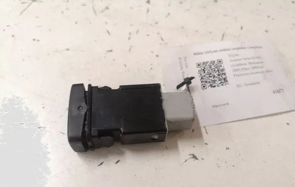 Toyota Avensis Verso Windscreen/window heater switch 191333