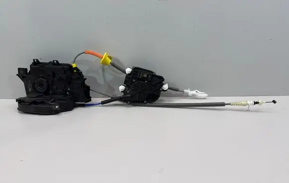BMW 7 G70 Front door lock 7932208