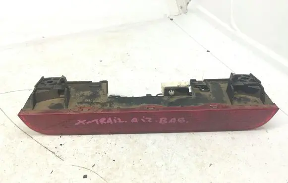 Nissan X-Trail T30 Third/center stoplight P1842
