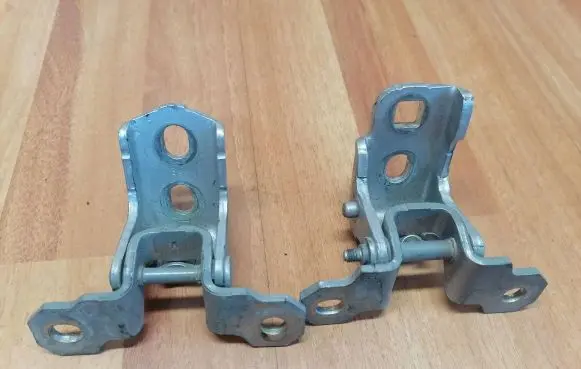 Rear door hinge set